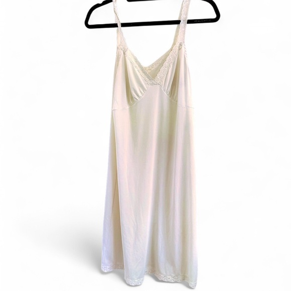 Vintage 1970s Shoreline Cream Lace Trim Nightgown size 36 - Picture 1 of 2